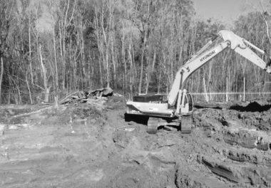 construction crane excavating