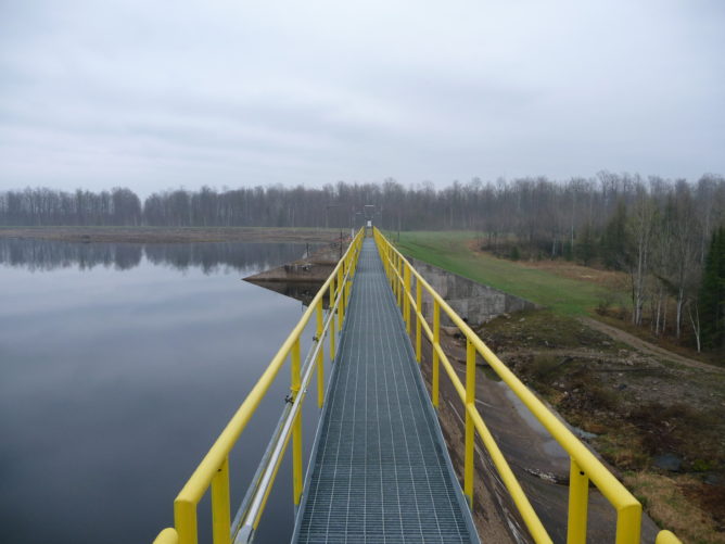 bridge over Boney Falls Dam