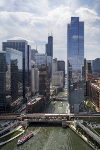 150 North Riverside Plaza building on Chicago River