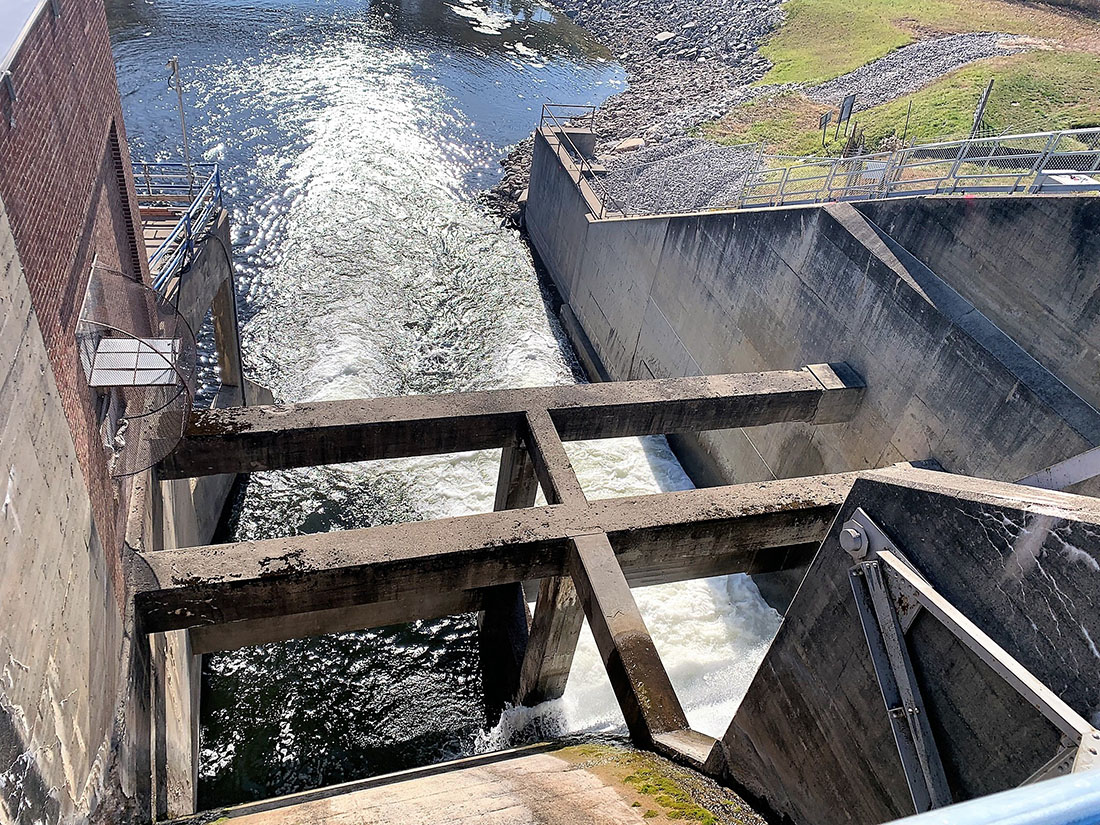 View of Right Training Wall and Supporting Struts (Looking Downstream)